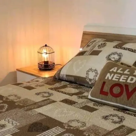 Near Colloseum 아파트