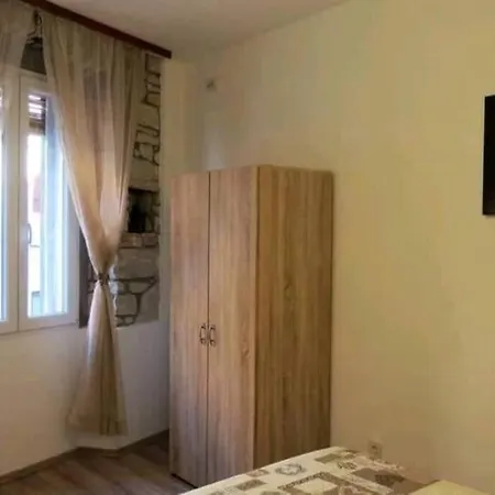 Near Colloseum 풀라