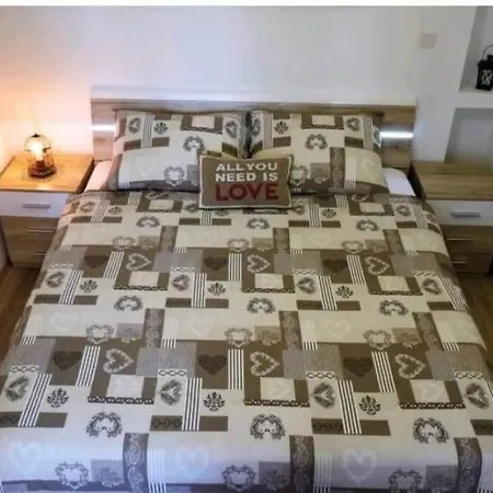 Near Colloseum 풀라